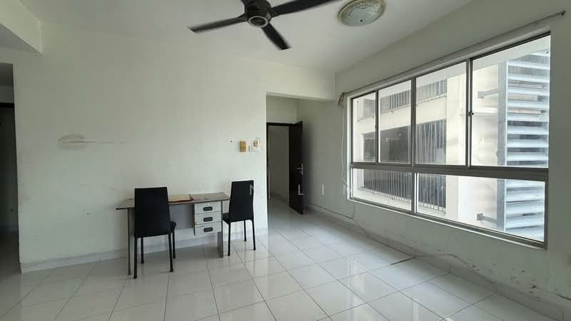 Kondominium untuk Disewa di Cyberia Crescent 1 - Yen Lim - Living Room - PropertyGuru.com.my