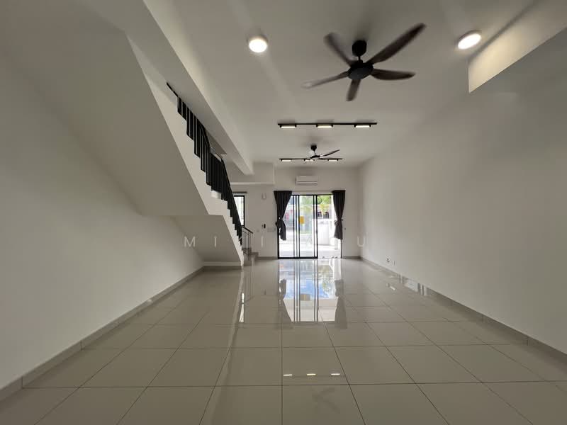 Rumah Teres 2 Tingkat untuk Disewa di Telok Panglima Garang (Selangor) - Miki You - Living Room - PropertyGuru.com.my