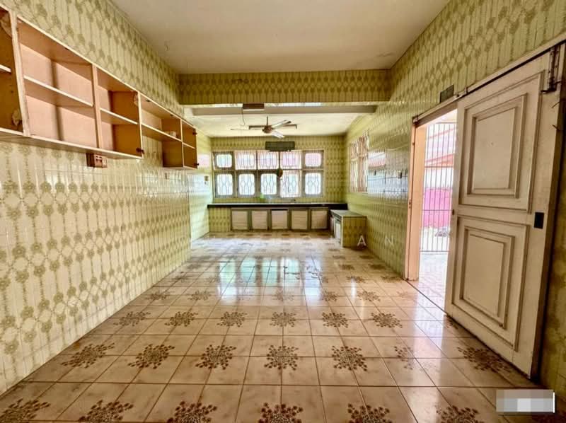 Bungalow for Sale in Klang (Selangor) - Louis Chan - Kitchen - PropertyGuru.com.my