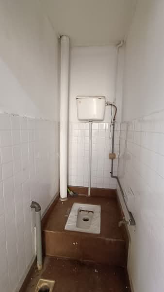 Kedai / Pejabat untuk Disewa di Johor Bahru (Johor) - Jin Chew - Bathroom - PropertyGuru.com.my