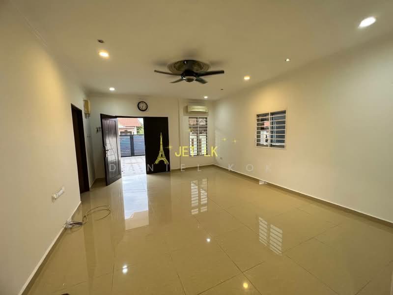 1-storey Terraced House for Sale in Bandar Putera 2 (Klang) - Daniel Kok - Living Room - PropertyGuru.com.my