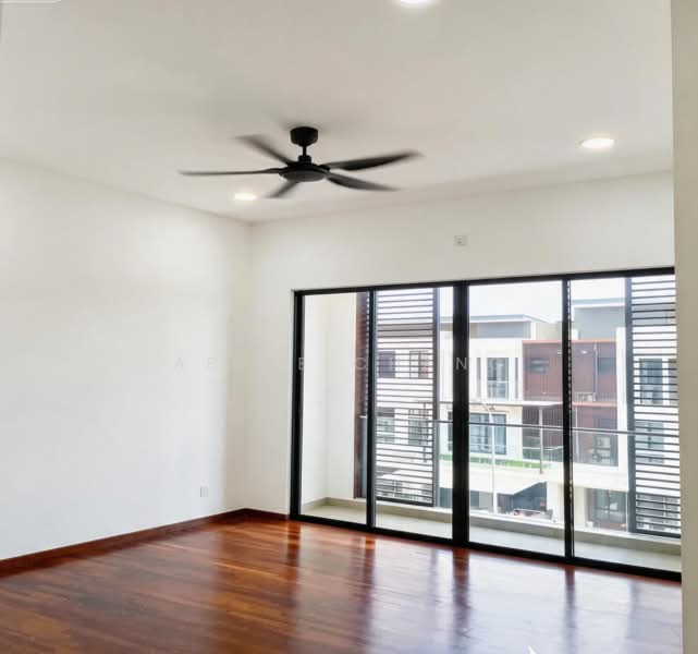 Rumah Teres 3 Tingkat untuk Disewa di Setia Utama (Setia Alam) - Apple Chang - Balcony - PropertyGuru.com.my