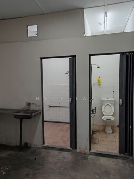Kedai untuk Disewa di Taman Sentosa (Johor Bahru) - Nick Tay - Bathroom - PropertyGuru.com.my