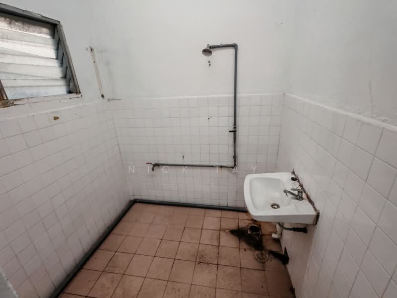 Kedai untuk Disewa di Taman Sentosa (Johor Bahru) - Nick Tay - Bathroom - PropertyGuru.com.my