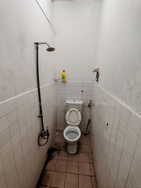 Kedai untuk Disewa di Taman Sentosa (Johor Bahru) - Nick Tay - Bathroom - PropertyGuru.com.my