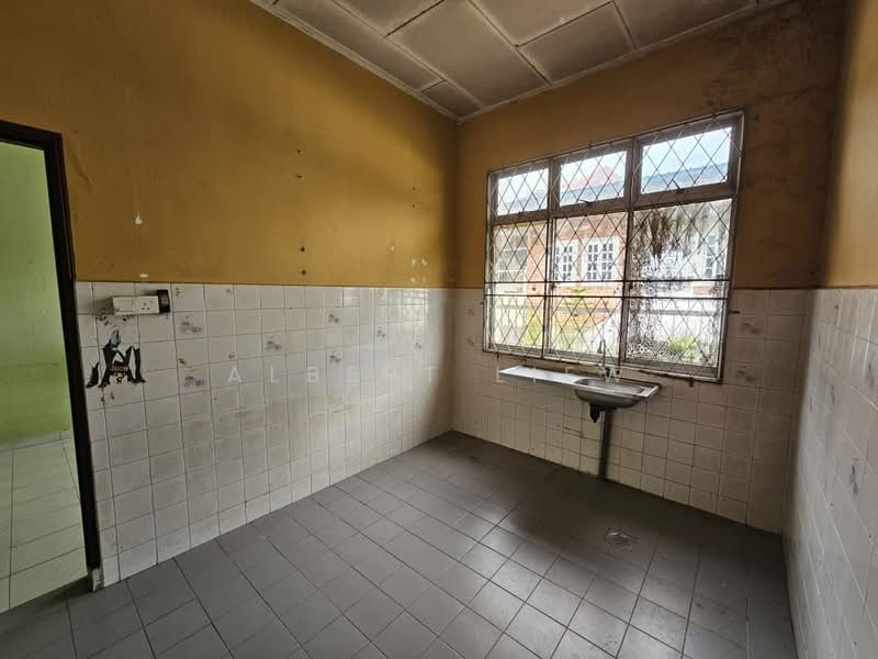 1-storey Terraced House for Sale in Senai (Johor) - Albert Liew - Kitchen - PropertyGuru.com.my