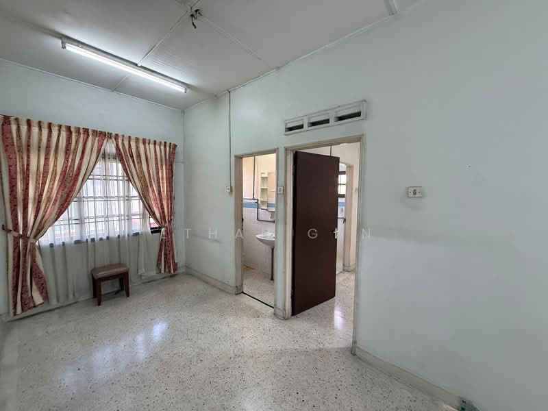 Rumah Berkembar untuk Dijual di Taman Sentosa (Johor Bahru) - Ethan Gan - PropertyGuru.com.my
