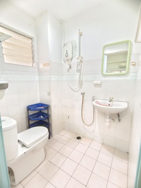 Kondominium untuk Disewa di Midah Ria Condominium - Yong Weng Kong - Master Bathroom - PropertyGuru.com.my