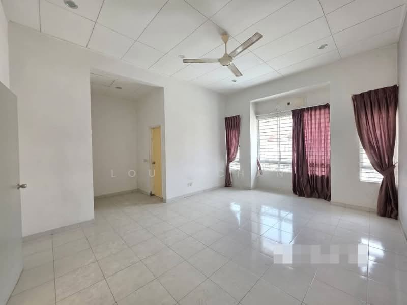 2-storey Terraced House for Sale in Setia Indah (Setia Alam) - Louis Chan - Living Room - PropertyGuru.com.my