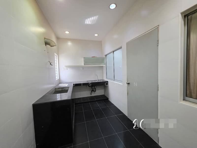 2-storey Terraced House for Sale in Setia Indah (Setia Alam) - Louis Chan - Kitchen - PropertyGuru.com.my
