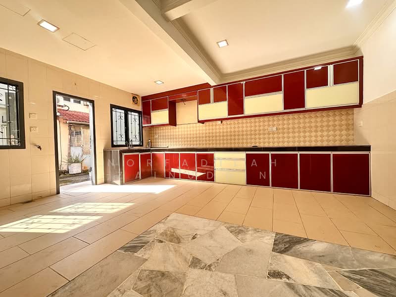 Rumah Teres 2 Tingkat untuk Dijual di Sungai Buloh (Selangor) - NORFADILAH ZAINUDDIN - Kitchen - PropertyGuru.com.my