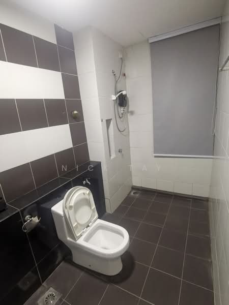 Pangsapuri untuk Dijual di Austin Regency (Pangsapuri Austin Perdana) - Nick Tay - Bathroom - PropertyGuru.com.my
