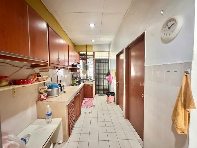 1-storey Terraced House for Sale in Bandar Saujana Putra (Tanjong Duabelas) - Mu'izz Halim - Kitchen - PropertyGuru.com.my