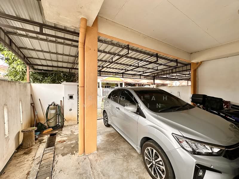 Rumah Teres 1 Tingkat untuk Dijual di Seksyen 30 (Shah Alam) - NORFADILAH ZAINUDDIN - Car Park - PropertyGuru.com.my