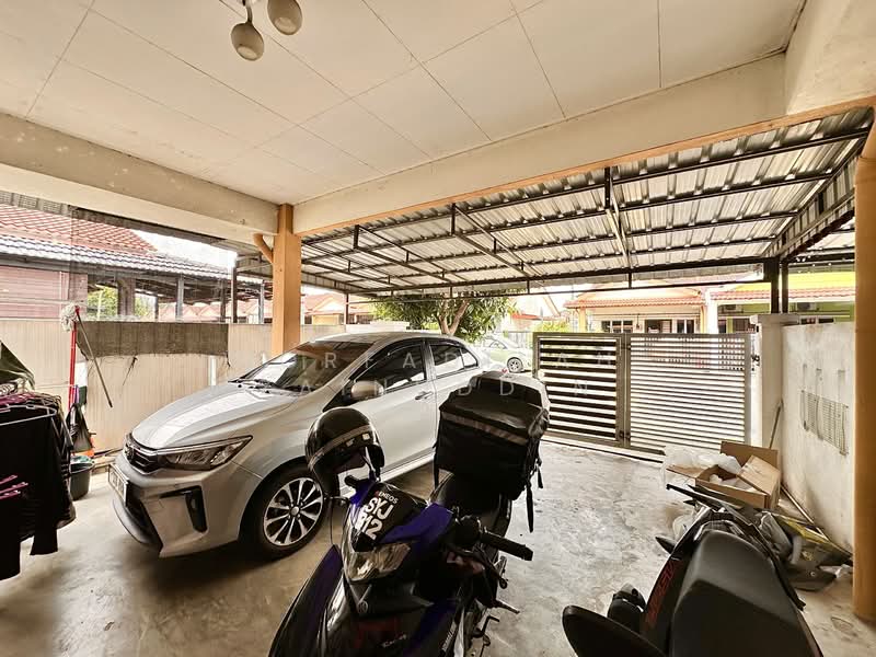 Rumah Teres 1 Tingkat untuk Dijual di Seksyen 30 (Shah Alam) - NORFADILAH ZAINUDDIN - Car Park - PropertyGuru.com.my