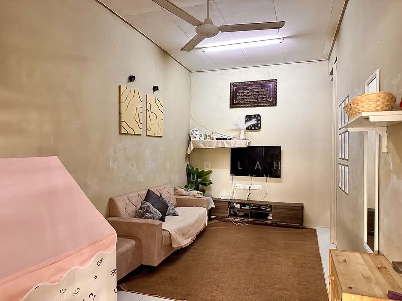 Rumah Teres 1 Tingkat untuk Dijual di Seksyen 30 (Shah Alam) - NORFADILAH ZAINUDDIN - Living Room - PropertyGuru.com.my