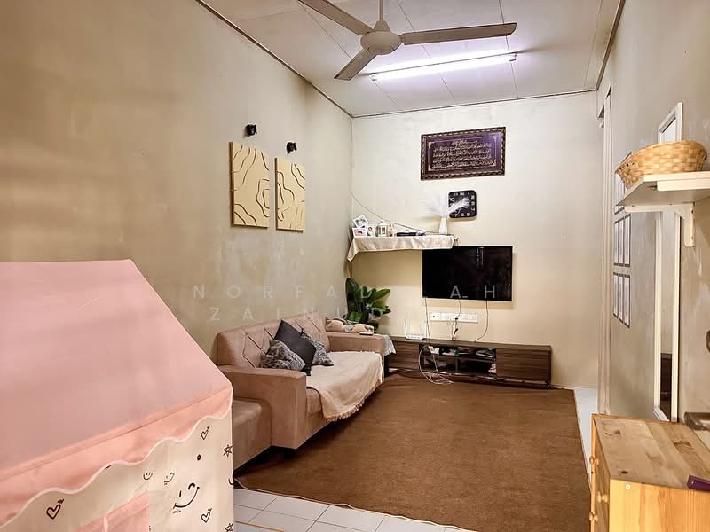 Rumah Teres 1 Tingkat untuk Dijual di Seksyen 30 (Shah Alam) - NORFADILAH ZAINUDDIN - Living Room - PropertyGuru.com.my