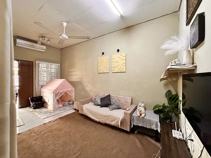 Rumah Teres 1 Tingkat untuk Dijual di Seksyen 30 (Shah Alam) - NORFADILAH ZAINUDDIN - Living Room - PropertyGuru.com.my