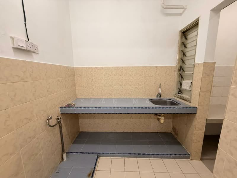 Flat for Sale at Bandar Baru Kundang - Yean Ma - Kitchen - PropertyGuru.com.my