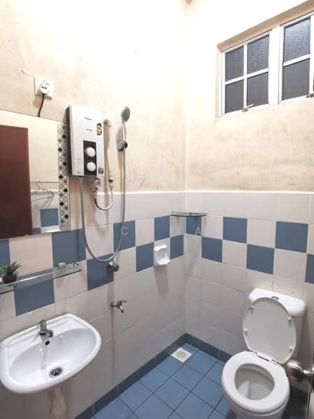 Pangsapuri untuk Dijual di Impian Senibong Apartment - Nick Tay - Bathroom - PropertyGuru.com.my