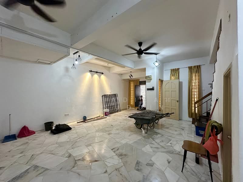 2-storey Terraced House for Sale in Puncak Alam (Selangor) - NORFADILAH ZAINUDDIN - Living Room - PropertyGuru.com.my