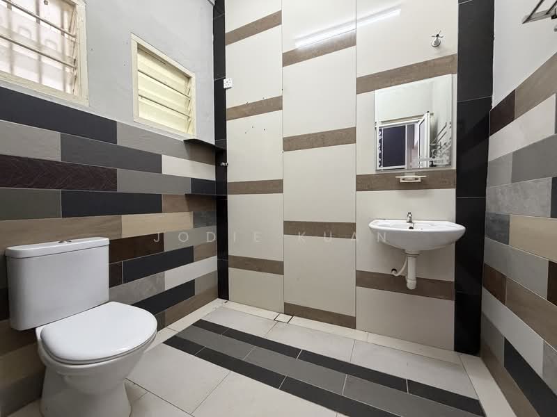 2-storey Terraced House for Sale in Taman Ipoh Jaya (Ipoh) - Jodie Kuan - Bathroom - PropertyGuru.com.my