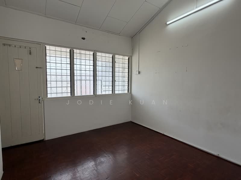 2-storey Terraced House for Sale in Taman Ipoh Jaya (Ipoh) - Jodie Kuan - Bedroom 1 - PropertyGuru.com.my