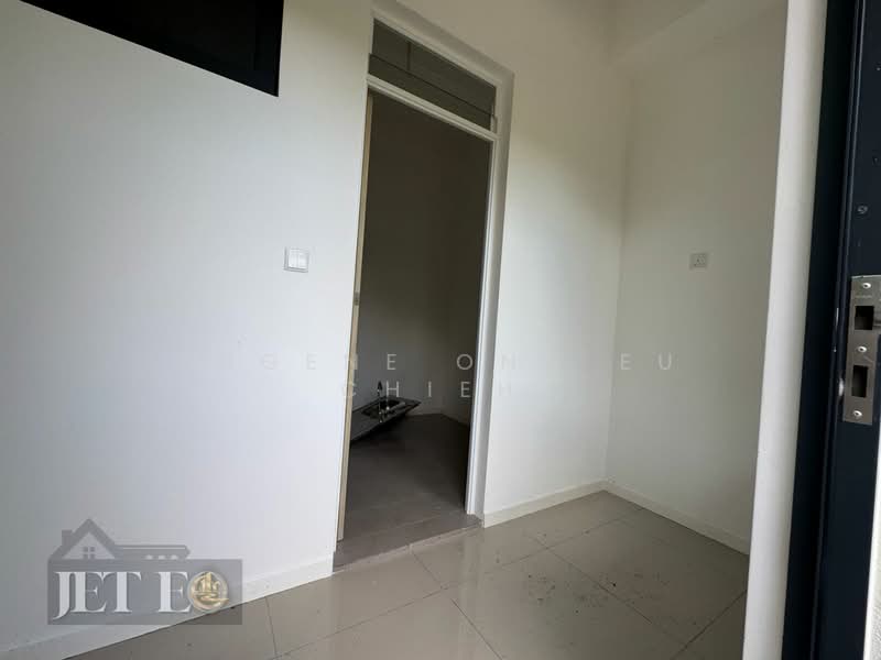 Rumah Teres 1 Tingkat untuk Dijual di Telok Panglima Garang (Selangor) - Eugene Ong Eu chieh - Entrance - PropertyGuru.com.my