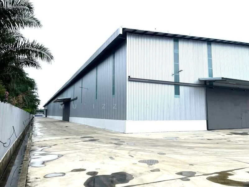 Factory for Sale in Kampung Teluk Mengkuang (Telok Panglima Garang) - Mu'izz Halim - Exterior - PropertyGuru.com.my