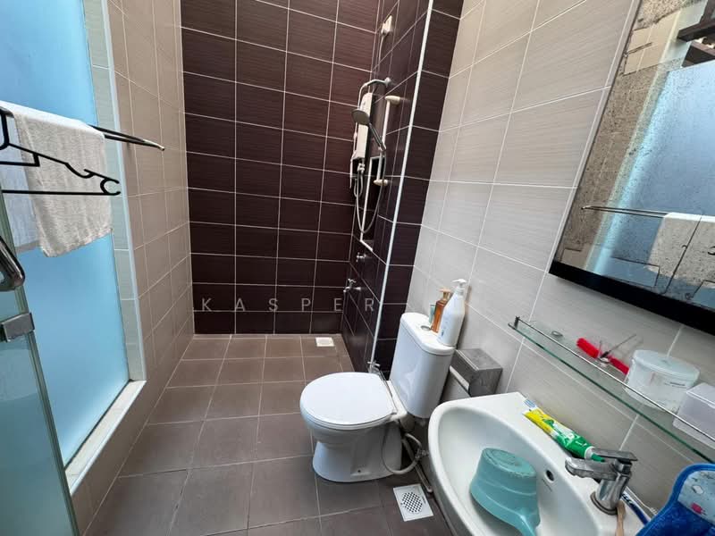Rumah Berkembar untuk Dijual di Taman Sutera Utama (Skudai) - Kasper Lee - Bathroom - PropertyGuru.com.my