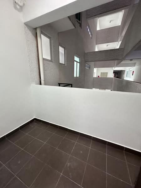 Kondominium untuk Dijual di Reflections Condominium - Simon Ooi - Corridor - PropertyGuru.com.my