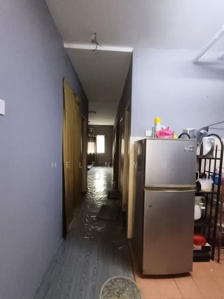 Apartment for Sale at Pangsapuri Putra - Helen Wan - Corridor - PropertyGuru.com.my