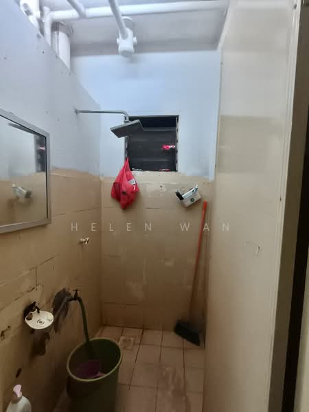 Apartment for Sale at Pangsapuri Putra - Helen Wan - Bathroom - PropertyGuru.com.my