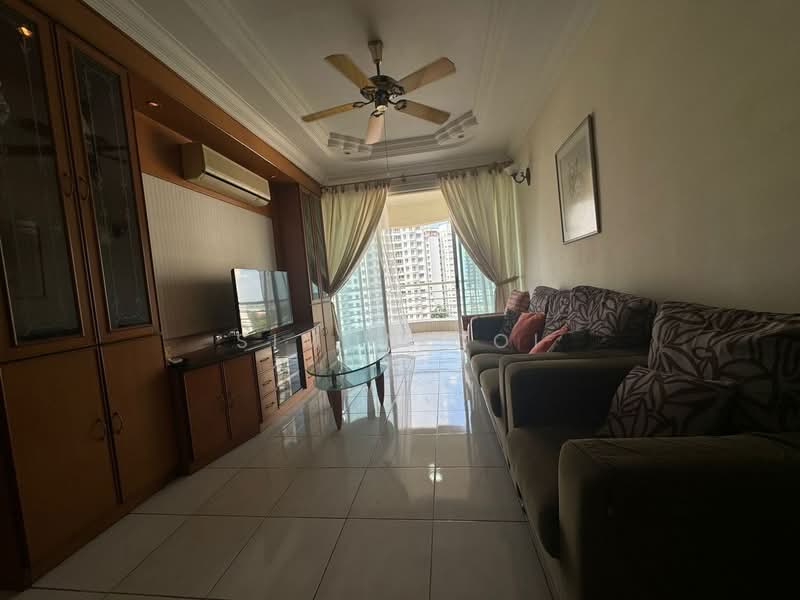 Kondominium untuk Dijual di Gold Coast Resort Condominium - Simon Ooi - Living Room - PropertyGuru.com.my