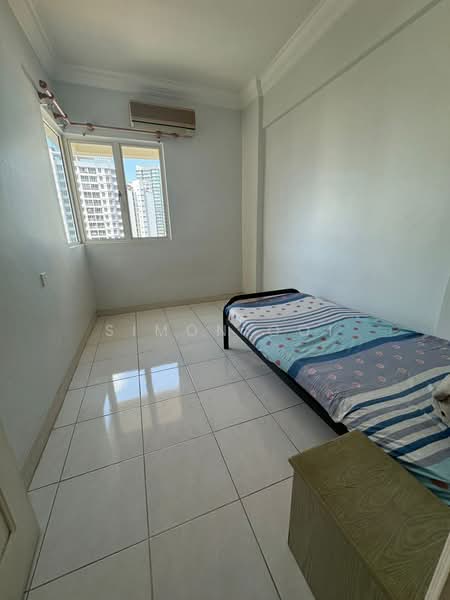 Kondominium untuk Dijual di Gold Coast Resort Condominium - Simon Ooi - Bedroom - PropertyGuru.com.my
