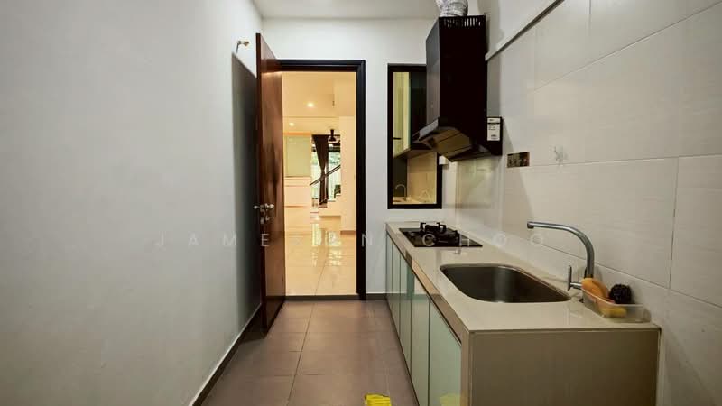 Rumah Teres 2 Tingkat untuk Disewa di Senibong (Permas Jaya) - Jameson Choo - Kitchen - PropertyGuru.com.my