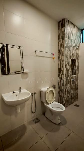 Rumah Teres 2 Tingkat untuk Disewa di Senibong (Permas Jaya) - Jameson Choo - Bathroom - PropertyGuru.com.my