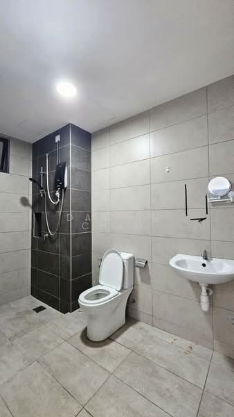 Servis Apartment untuk Disewa di Luminari - Darren Cham - Bathroom - PropertyGuru.com.my