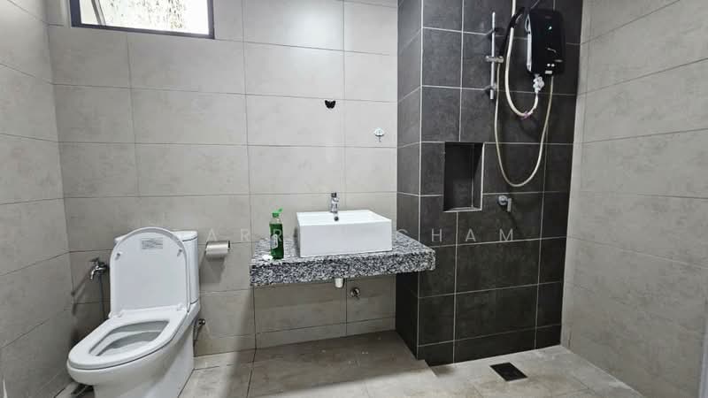 Servis Apartment untuk Disewa di Luminari - Darren Cham - Bathroom - PropertyGuru.com.my
