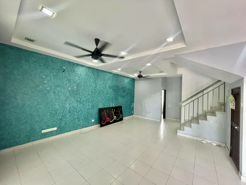 2-storey Terraced House for Sale in Hill Park (Semenyih) - Zaidah Ahmad - Living Room - PropertyGuru.com.my
