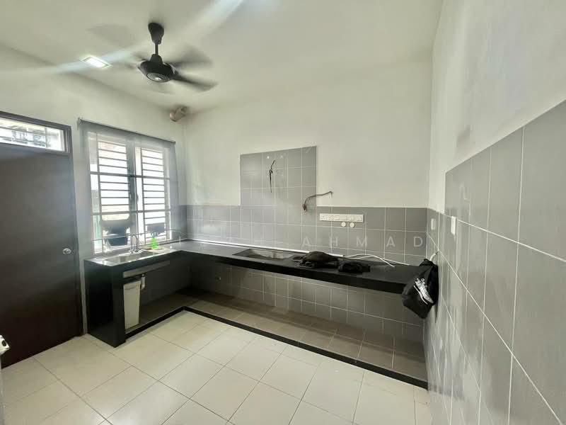 2-storey Terraced House for Sale in Hill Park (Semenyih) - Zaidah Ahmad - Kitchen - PropertyGuru.com.my