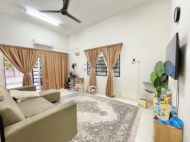 Rumah Berkembar untuk Dijual di Shah Alam (Selangor) - Yazila Sulaimi - Living Room - PropertyGuru.com.my