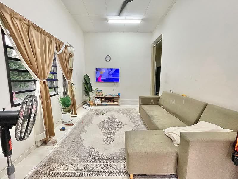 Rumah Berkembar untuk Dijual di Shah Alam (Selangor) - Yazila Sulaimi - Living Room - PropertyGuru.com.my