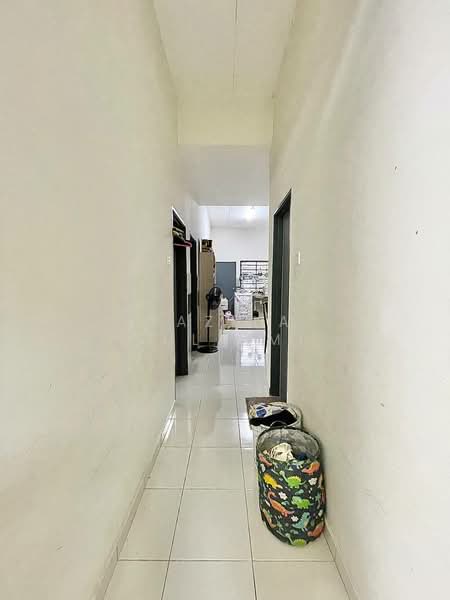 Rumah Berkembar untuk Dijual di Shah Alam (Selangor) - Yazila Sulaimi - Corridor - PropertyGuru.com.my