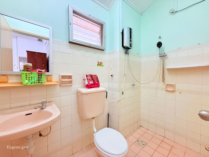 Rumah Teres 2 Tingkat untuk Dijual di Usj 11 (Subang Jaya) - Eugene Goh - Bathroom - PropertyGuru.com.my