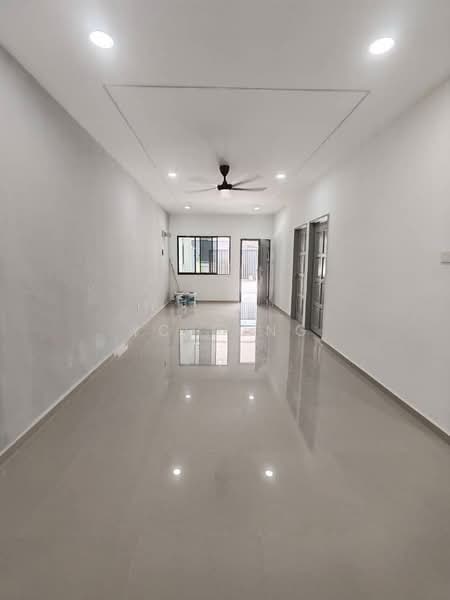Rumah Teres 1 Tingkat untuk Dijual di Taman Johor (Tampoi) - YC Fung - Living Room - PropertyGuru.com.my