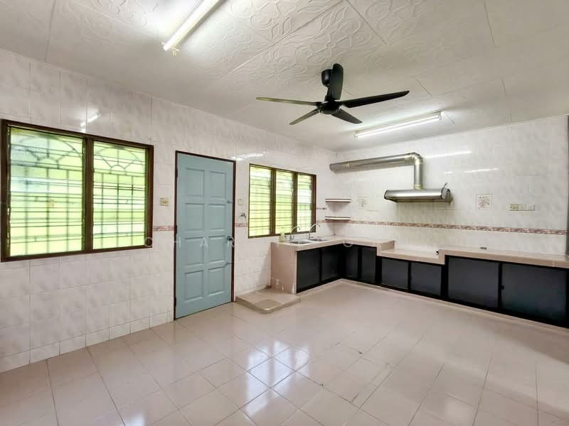 Rumah Teres 2 Tingkat untuk Disewa di Taman Sri Andalas (Klang) - Charlie Gan - Kitchen - PropertyGuru.com.my