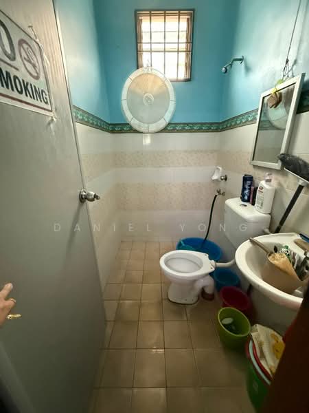Rumah Teres 1 Tingkat untuk Dijual di Bandar Putra (Kulai) - Daniel Yong - Bathroom - PropertyGuru.com.my