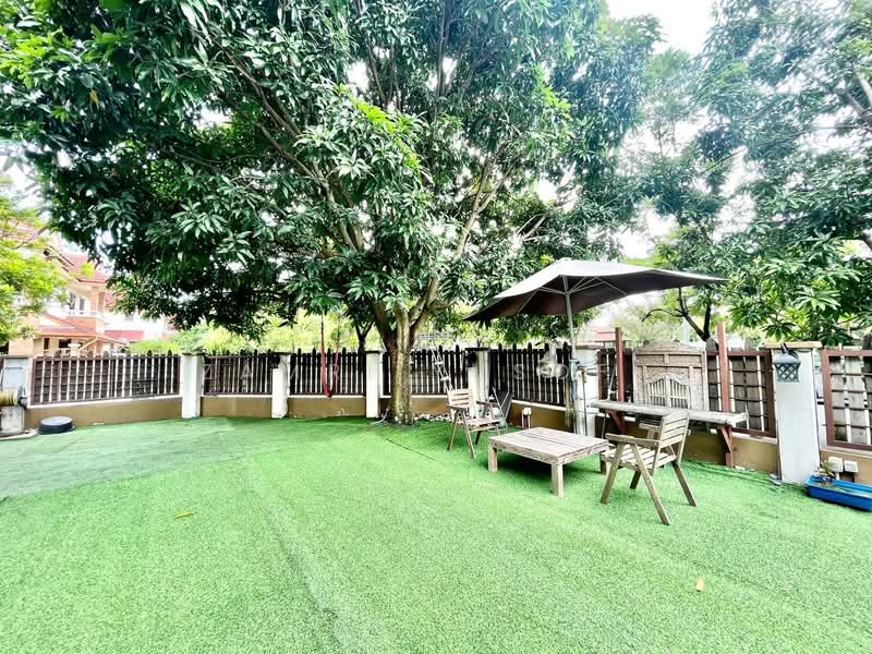 Rumah Berkembar untuk Dijual di Bandar Nusaputra (Puchong) - Zamri Yusoff - Garden - PropertyGuru.com.my