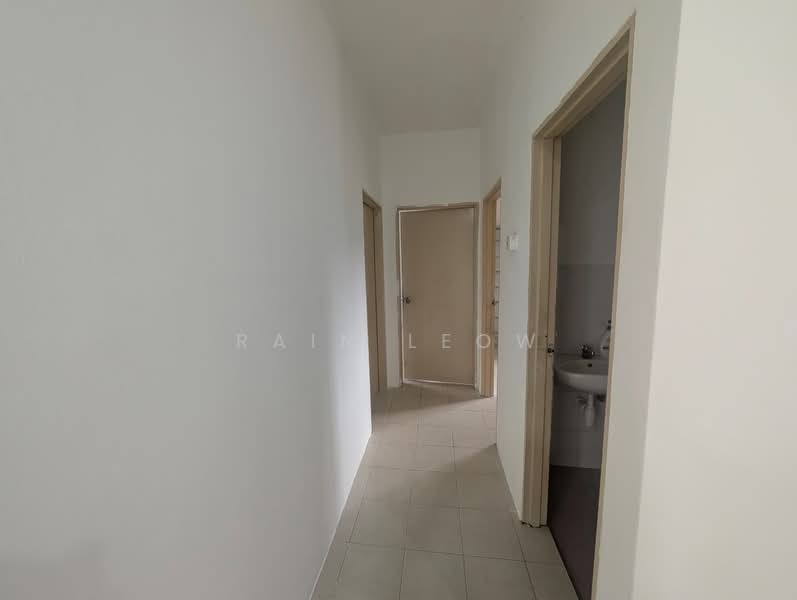 Apartment for Rent at Pangsapuri Bayu Suria (Summerfields Apartments) - Rain Leow - Corridor - PropertyGuru.com.my